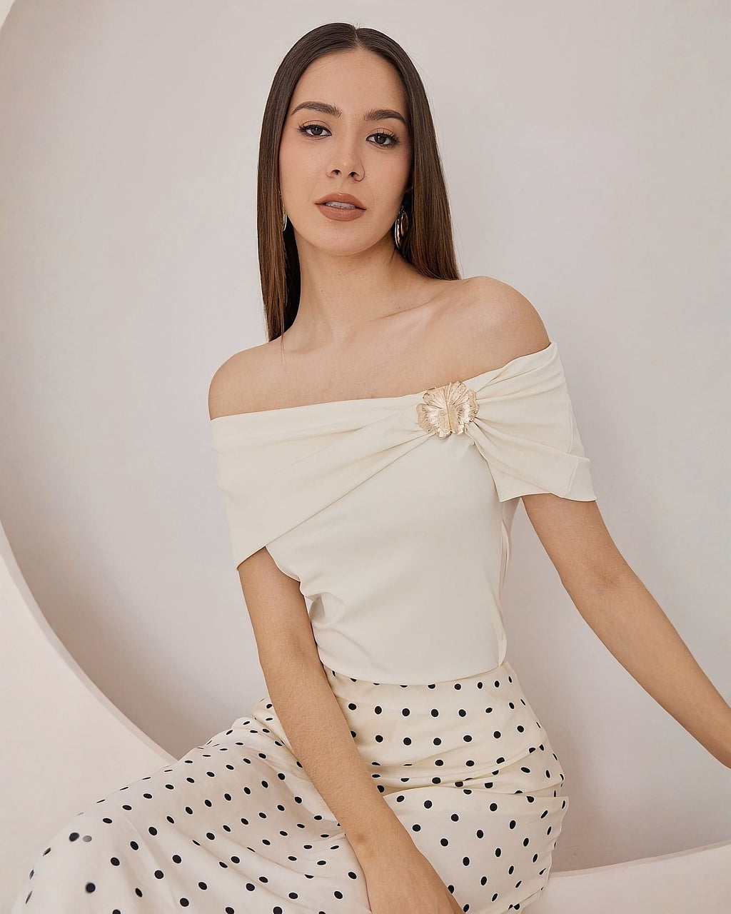 Blusa Hombros Caídos Broche