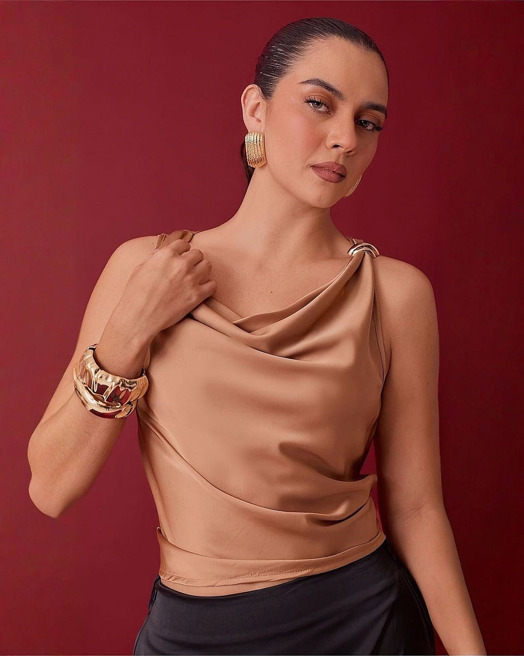 Blusa Satinada Elegante con Detalle de Argollas para Fiesta - ROXANZ