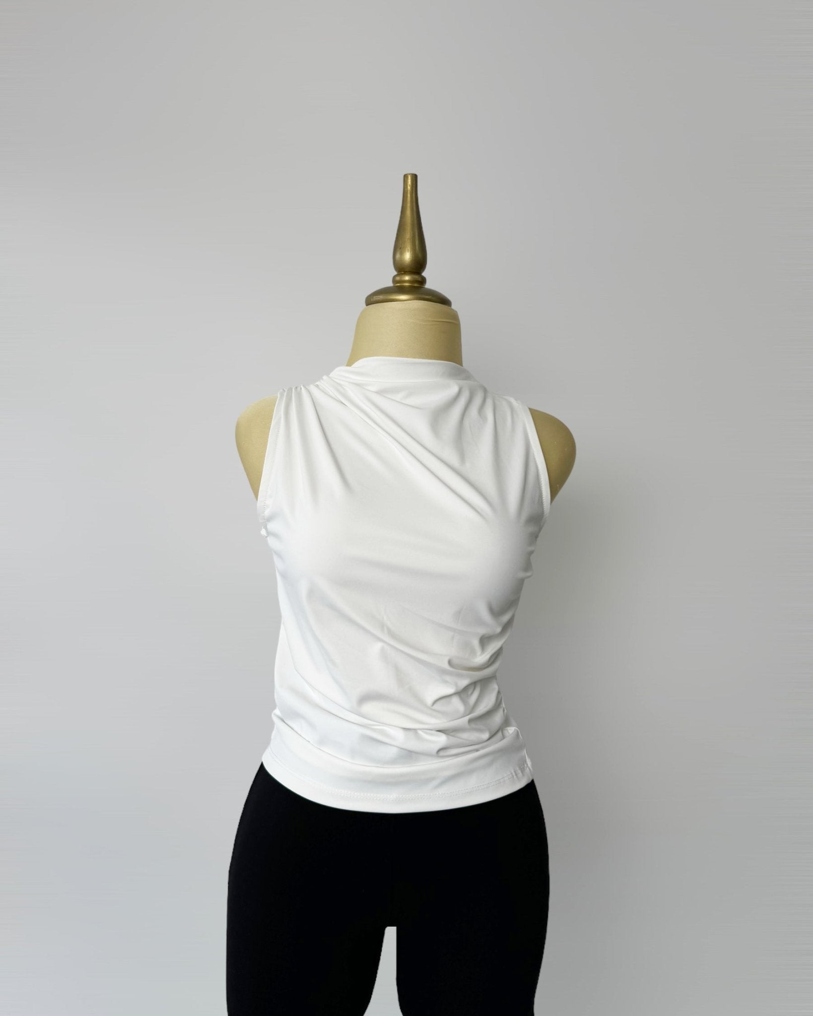 Blusa Sofisticada Blanca de Hombro Descubierto y Cuello Asimétrico para Mujer - Roxanz