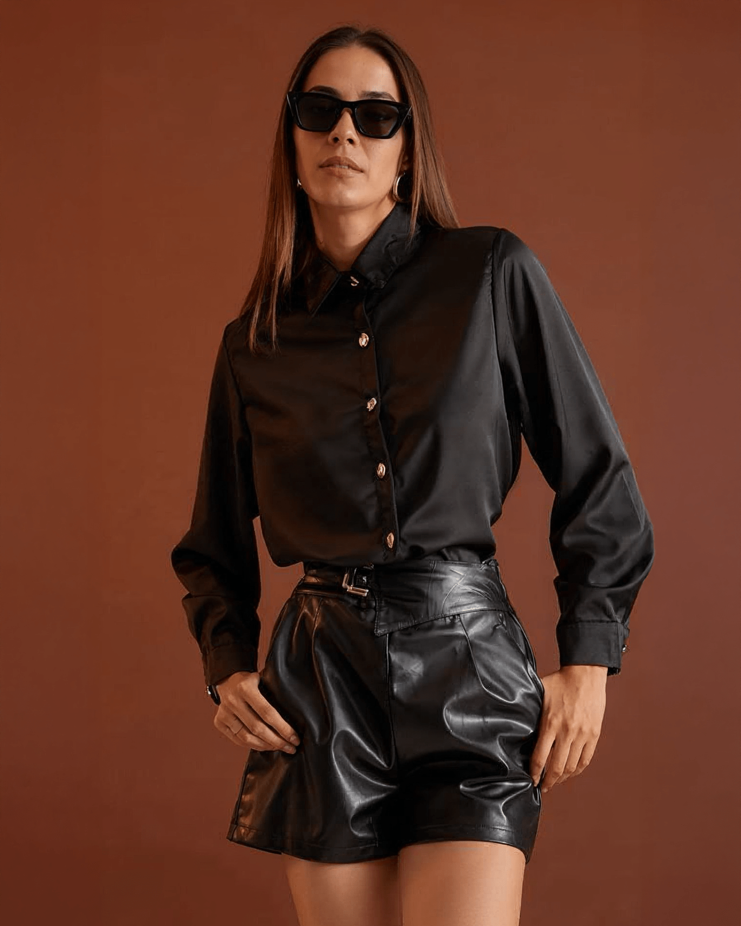 Camisa Satinada Con Botones Dorados - ROXANZ