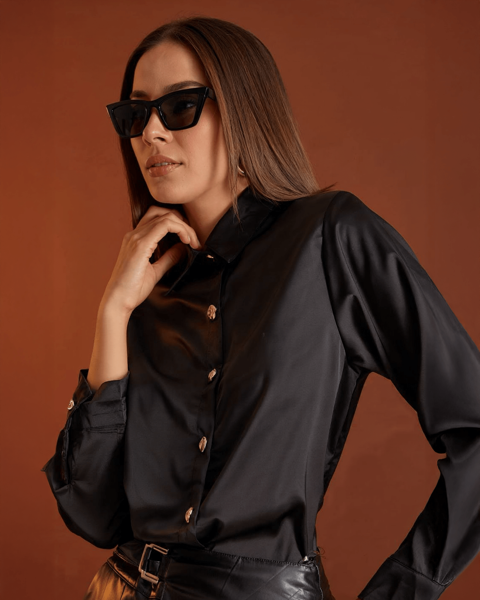 Camisa Satinada Con Botones Dorados - ROXANZ