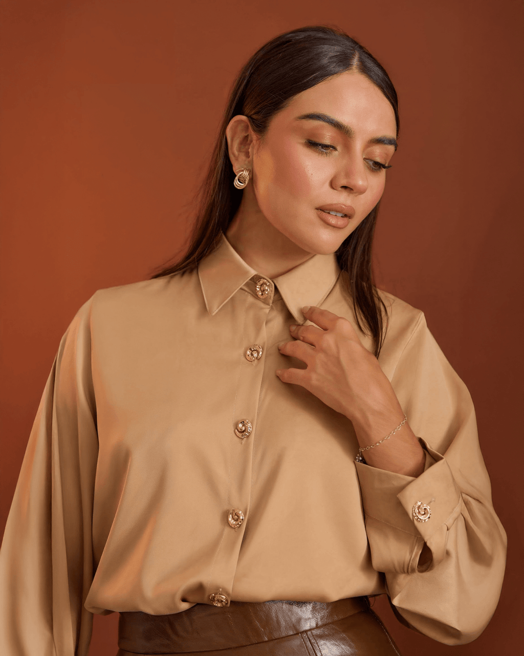 Camisa Satinada Con Botones Dorados - ROXANZ