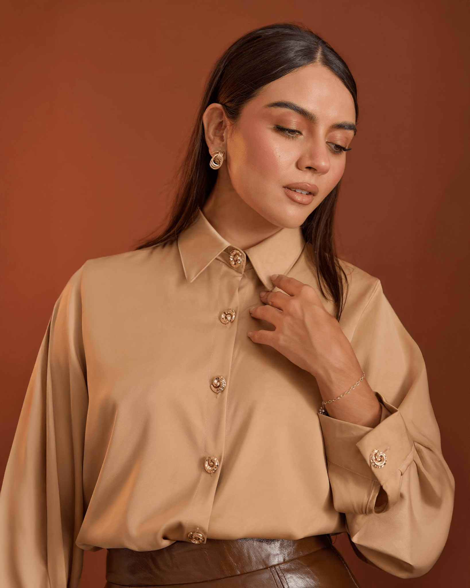 Camisa Satinada Con Botones Dorados - ROXANZ