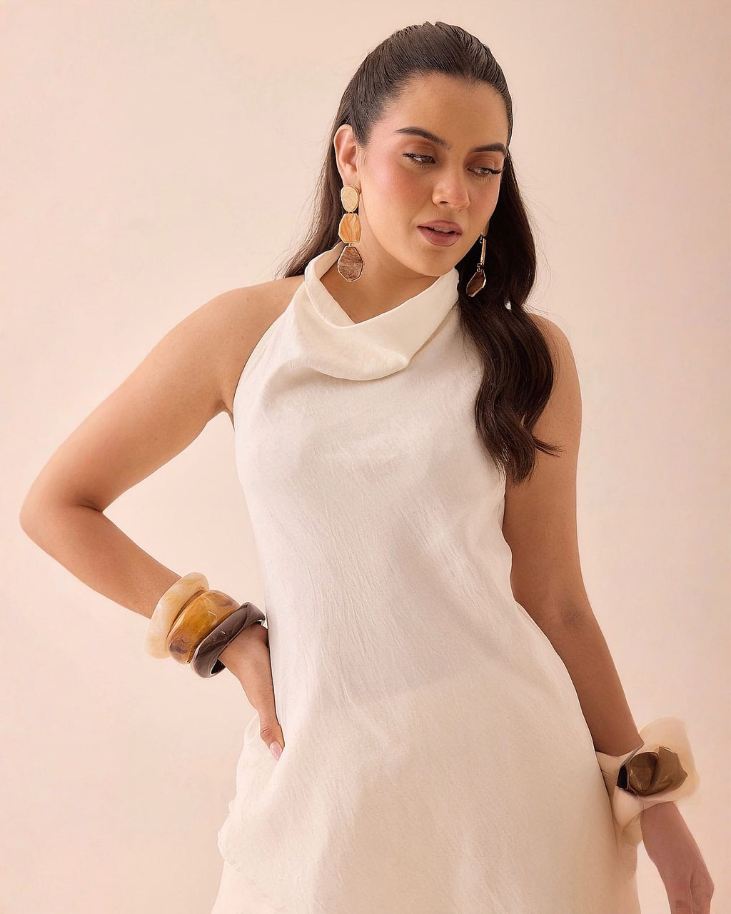 Blusa Cuello Alto Asimétrica