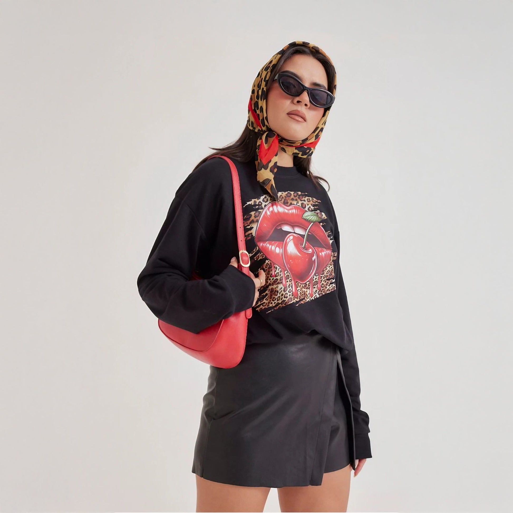 Hoodie Crop Estampado de Labios - Roxanz