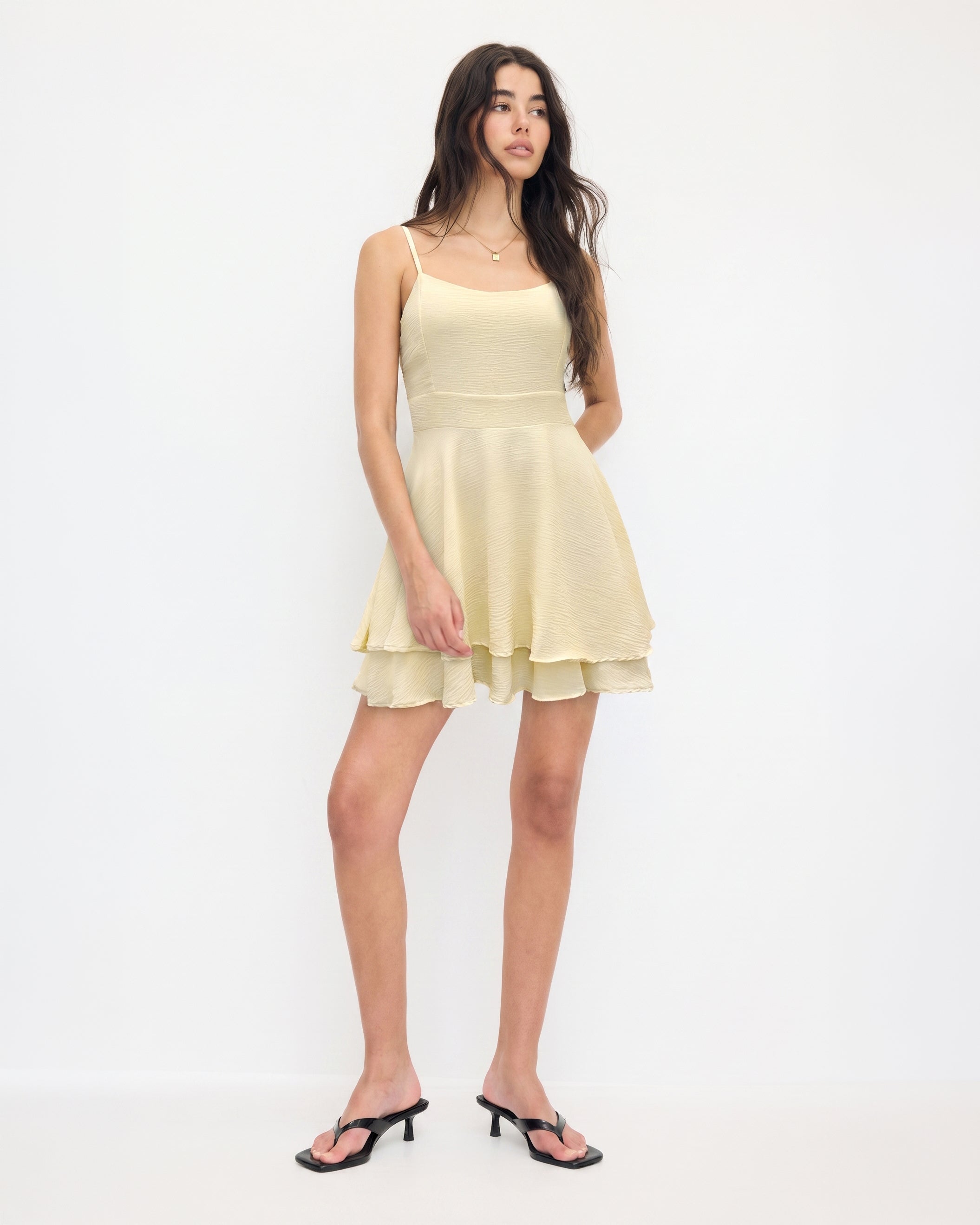 Vestido Corto Volantes Beige