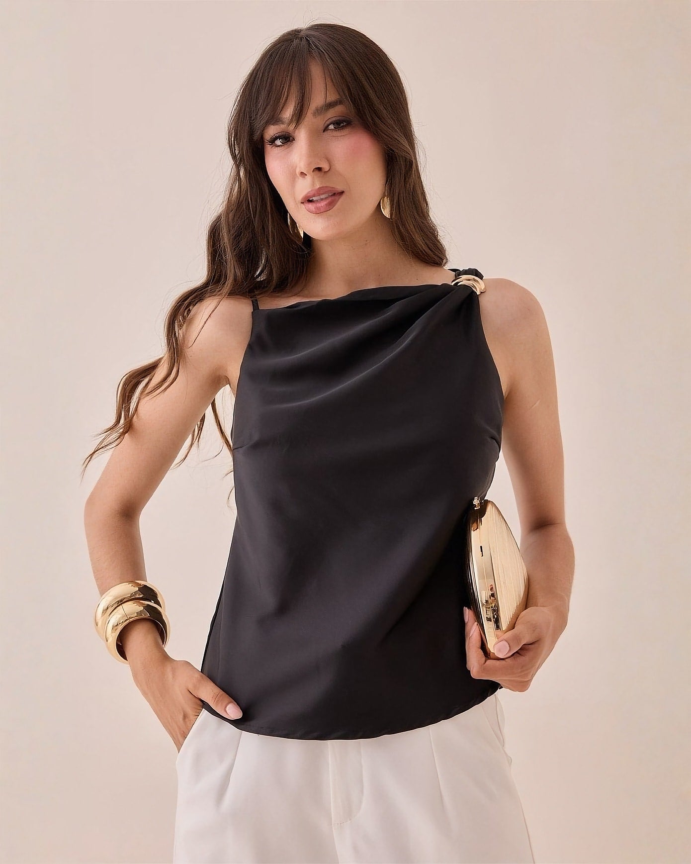 Blusa Satinada Cuello Drapeado Cadena