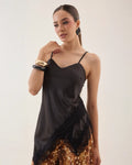 Blusa Satinada Encaje Asimétrica