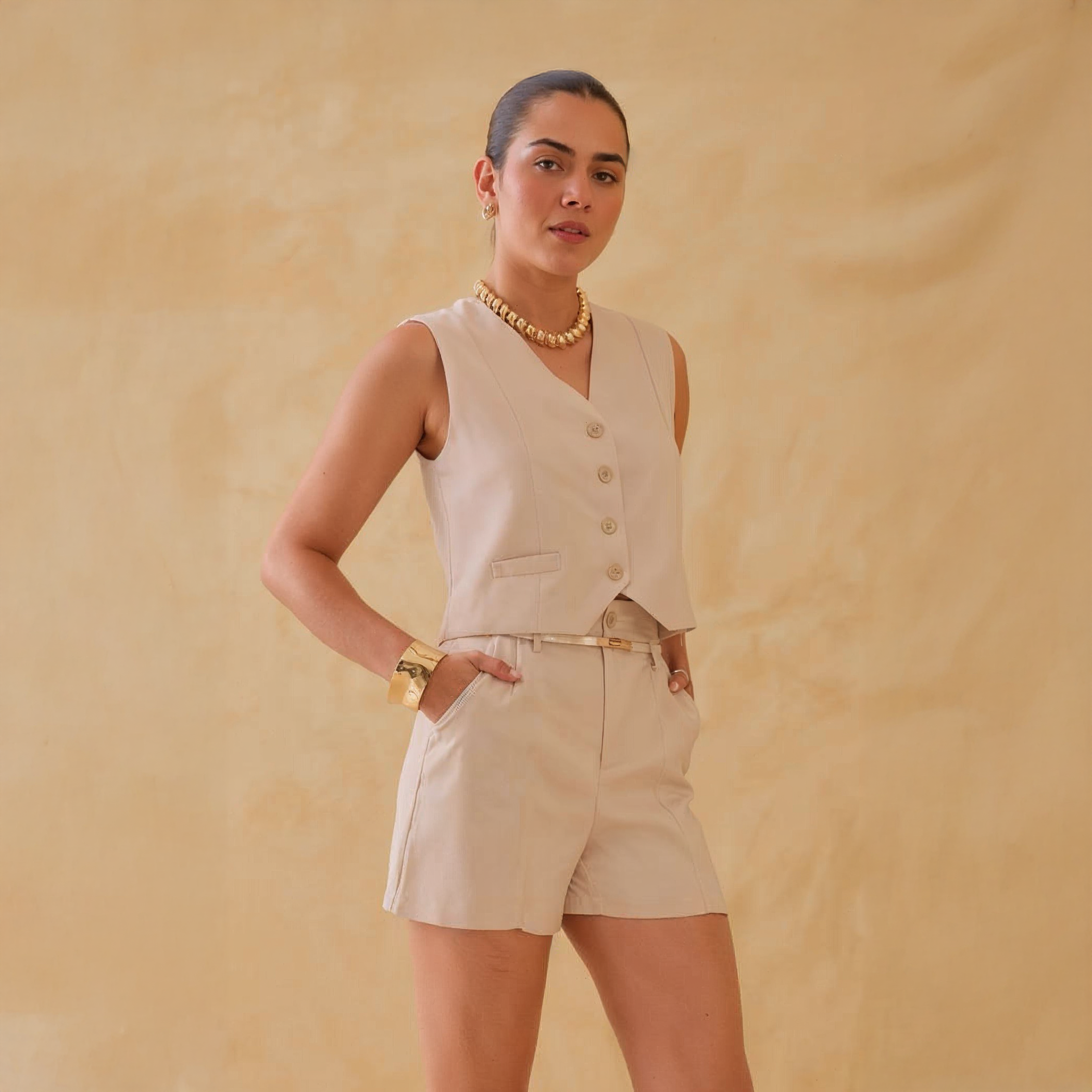 Conjunto De Short y Chaleco En Colores Neutros para Mujer