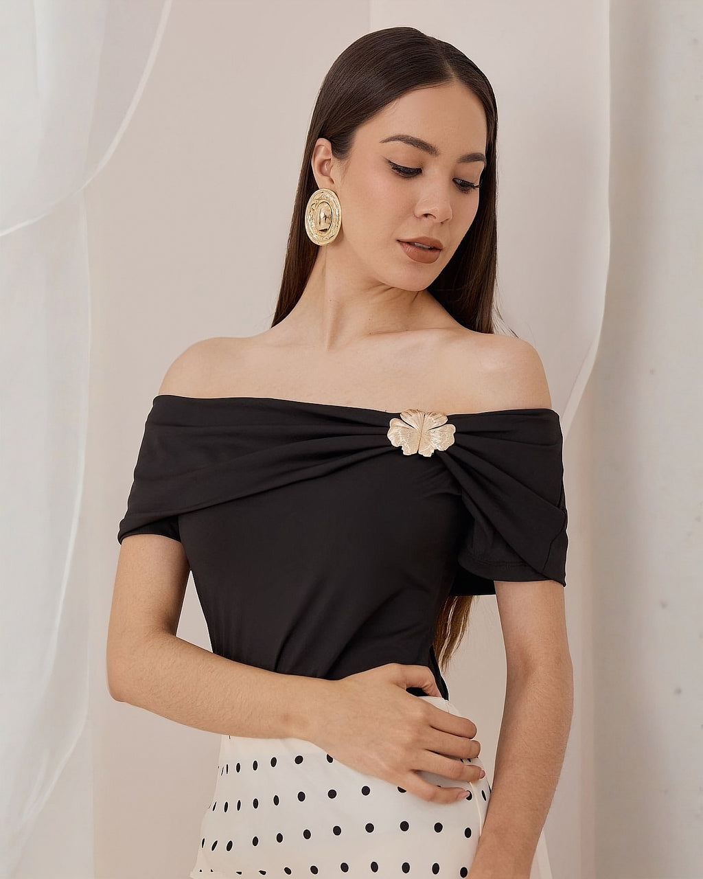 Blusa Hombros Caídos Broche