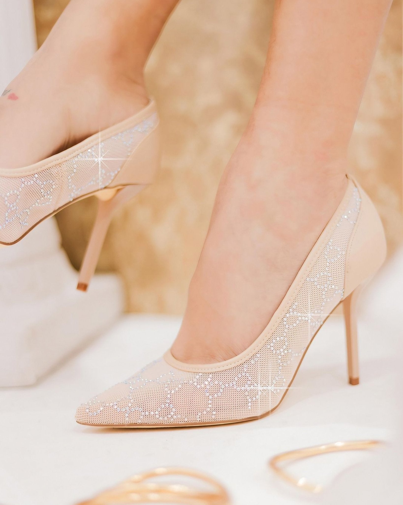 Tacones Beige Elegantes con Detalles de Pedrería Brillante - Roxanz