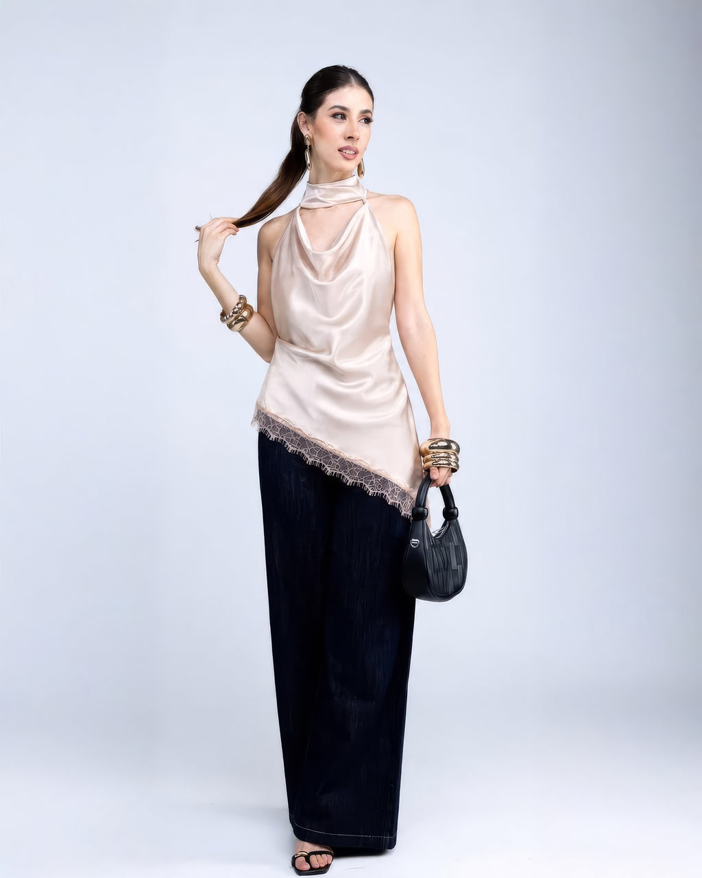 Blusa Satinada Cuello Halter Beige Negro