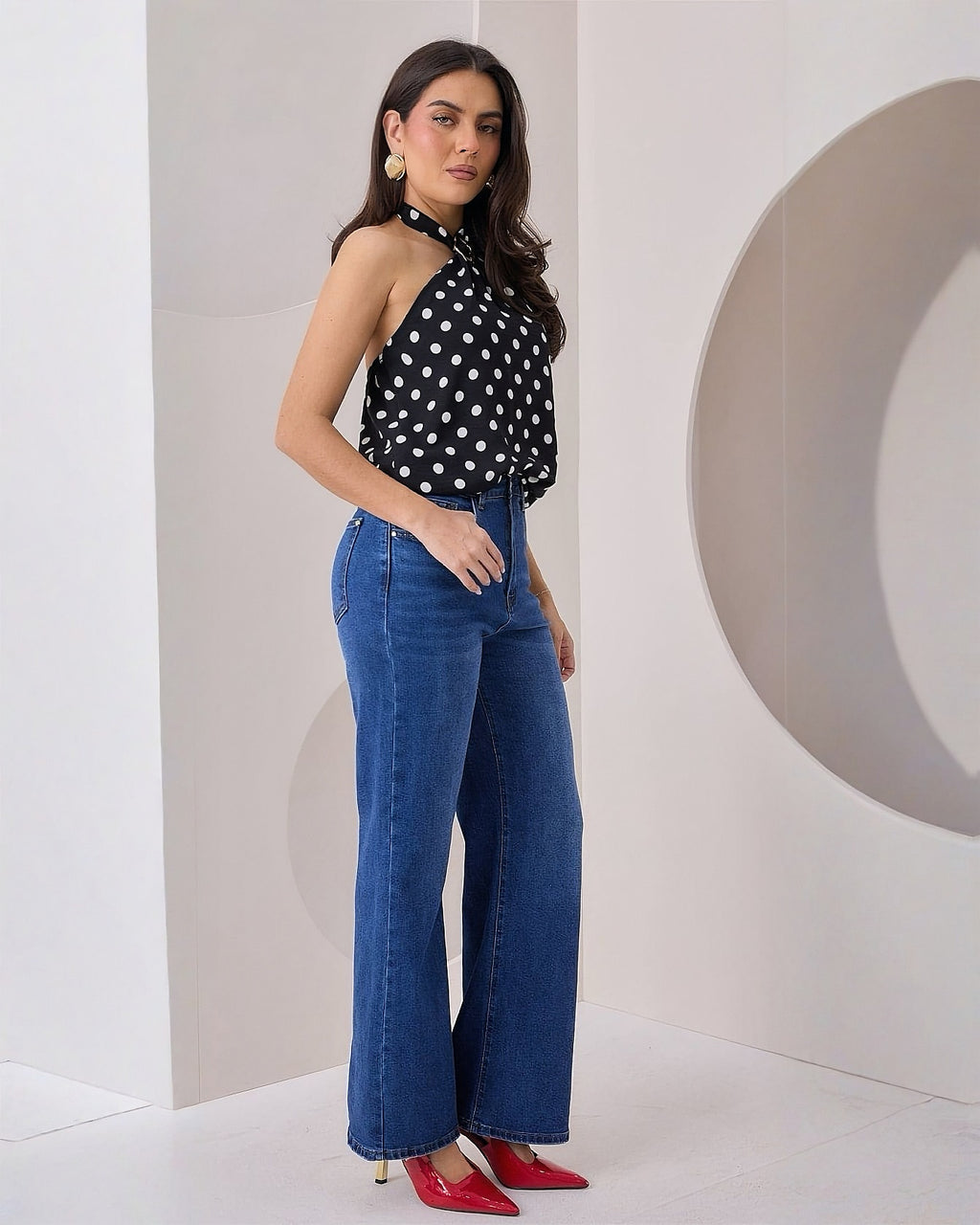 Blusa con Lunares y Broche Dorado