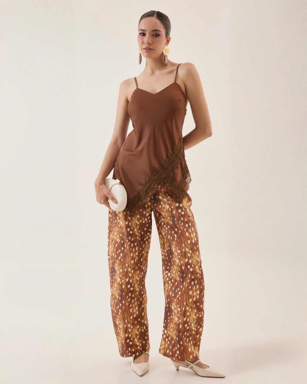 Blusa Satinada Encaje Asimétrica