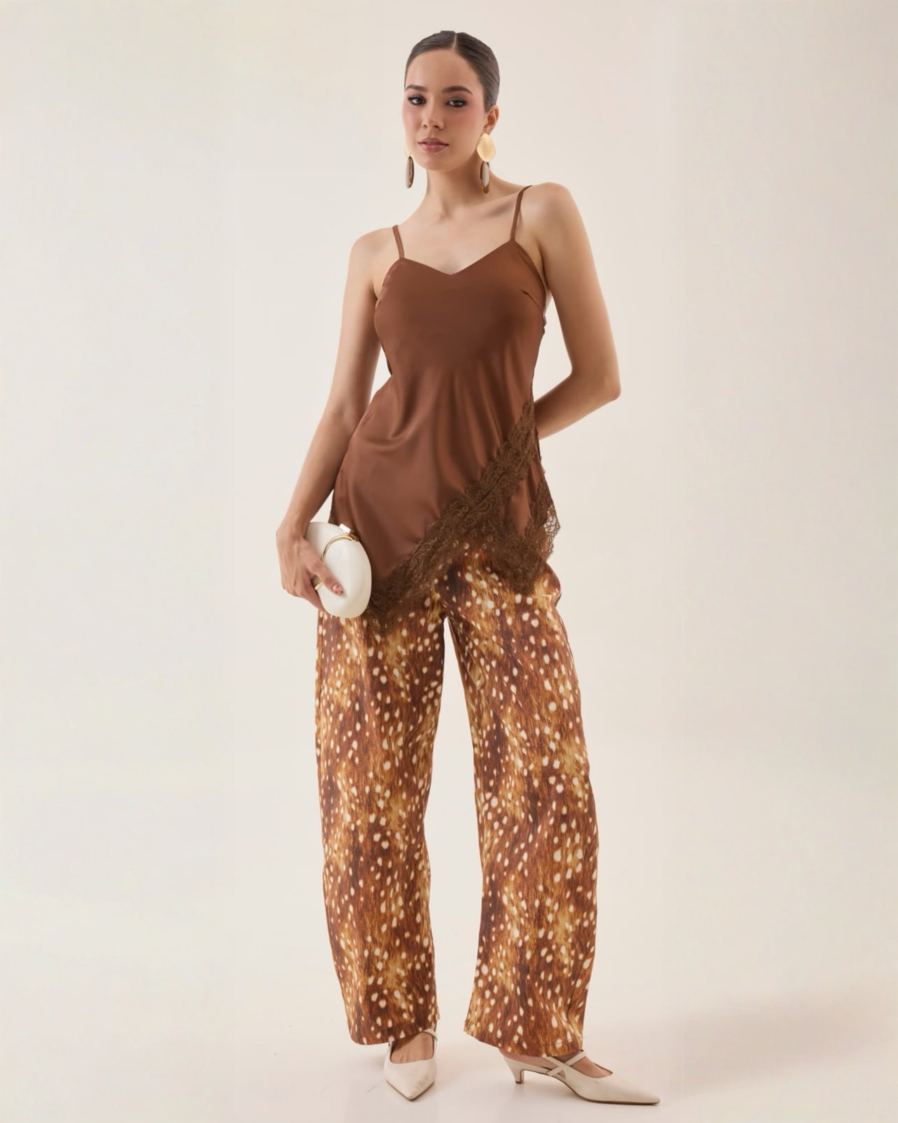 Blusa Satinada Encaje Asimétrica
