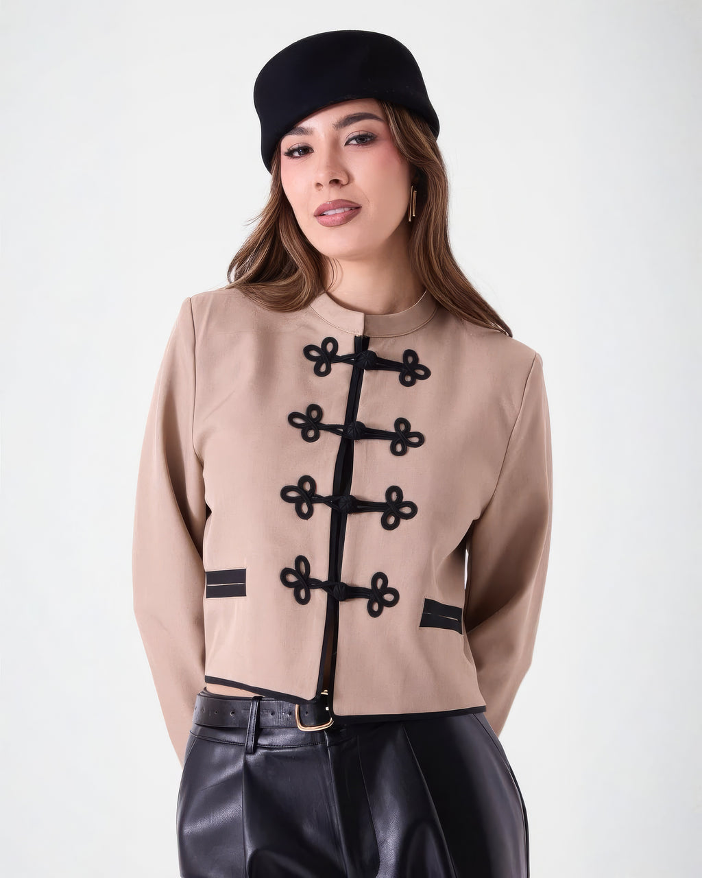 Chaqueta Corto Beige Detalle Negro