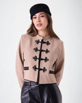 Chaqueta Corto Beige Detalle Negro
