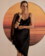 Vestido Satinado Asimétrico Negro Encaje